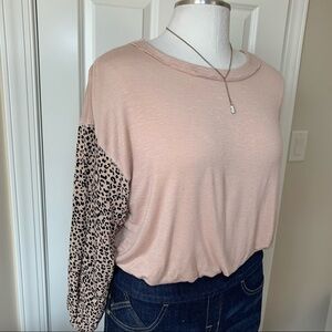 Love Fire tan animal print contrast long sleeve crop stretchy tee small